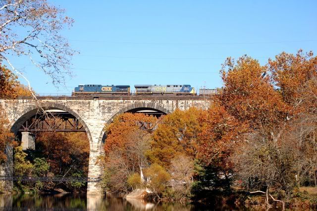 Q-405 westbound on the Brandywine River Viaduct