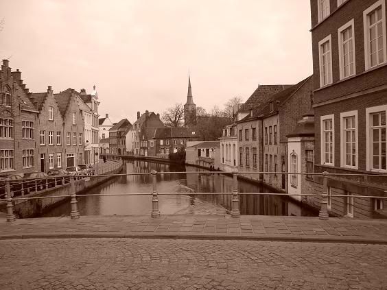 http://i149.photobucket.com/albums/s74/Maltese_Wizard/Belgium/037Brugge-NorthBelgium.jpg