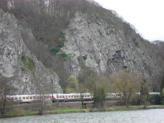 http://i149.photobucket.com/albums/s74/Maltese_Wizard/Belgium/048TheRiverMeusealongsidetheN92from.jpg