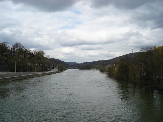 http://i149.photobucket.com/albums/s74/Maltese_Wizard/Belgium/052TheRiverMeusealongsidetheN96from.jpg
