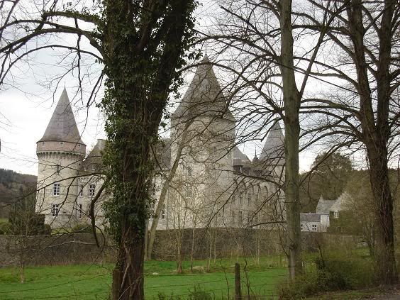 http://i149.photobucket.com/albums/s74/Maltese_Wizard/Belgium/060SomewhereBetweenPhilippevilleBea.jpg