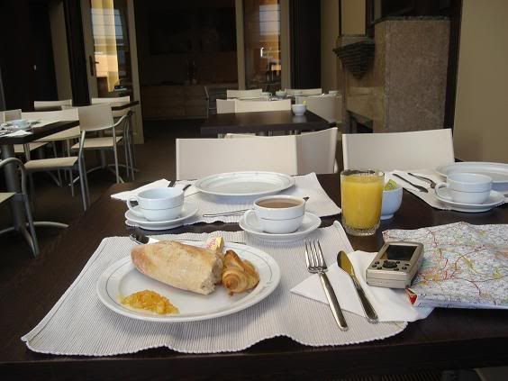 http://i149.photobucket.com/albums/s74/Maltese_Wizard/Belgium/067BreakfastatStJamesHotel-MonsSout.jpg