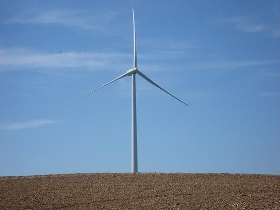 http://i149.photobucket.com/albums/s74/Maltese_Wizard/Belgium/080WindTurbineonRoutetoMontreuil-No.jpg