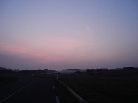 http://i149.photobucket.com/albums/s74/Maltese_Wizard/Belgium/101EarlyMorningHeadingNorthfromWime.jpg