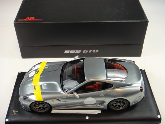 18 MR FERRARI 599 GTO GRIGIO TITANIO / YELLOW STRIPE