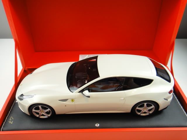 18 MR FERRARI FF BIANCO ITALIA 2011 N BBR  